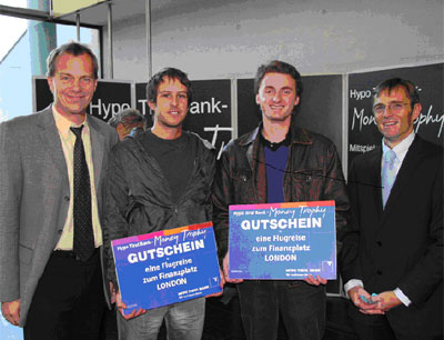 Hypo Geschäftsstellenleiter Peter Walch (rechts) und Univ. Prof. Dr. Matthias Bank (l …