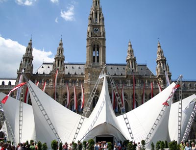 Tirol und Südtirol präsentieren sich am vergangenen Wochenende auf dem Wiener Rathaus …