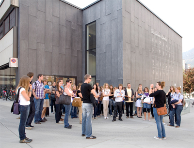 Bei geführten Campustouren hatten die StudienanfängerInnen die Möglichkeit die Uni-St …