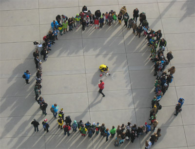 10, 9, 8, … Zusammen wird der Countdown für den Raketenstart gezählt.