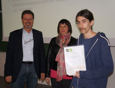 Überreichung des Preises; von rechts nach links: Preisträger Klaus Herburger, MSc., U …