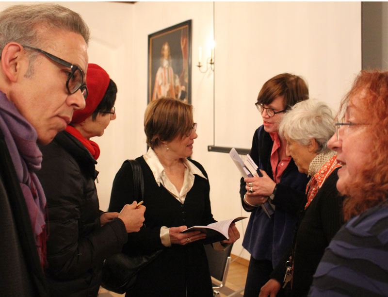 Rund um Bücher lässt es sich gut diskutieren. (Foto: Evelyn Unterfrauner)
