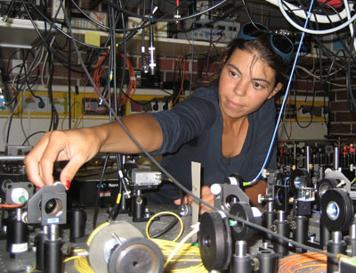 Die Experimentalphysikerin Francesca Ferlaino in ihrem Labor am Institut für Experime …