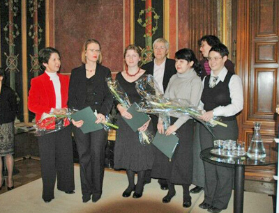 Alexandra Weiss (2.v.li.) und Christine Klapeer (1.v.re.) erhielten den Johanna Dohna …