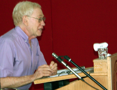 Prof. Hubert Dreyfus (Berkeley) bei seinem Vortrag.