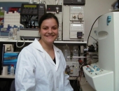 Mag. Isabel Feuerstein vom Inst. für Analytische Chemie und Radiochemie im Labor