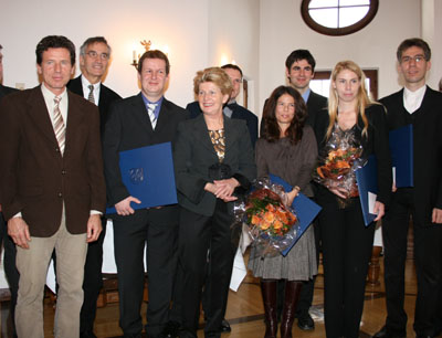 Die PreisträgerInnen mit Bgm. Hilde Zach, Rektor Karlheinz Töchterle und VR Tilmann M …