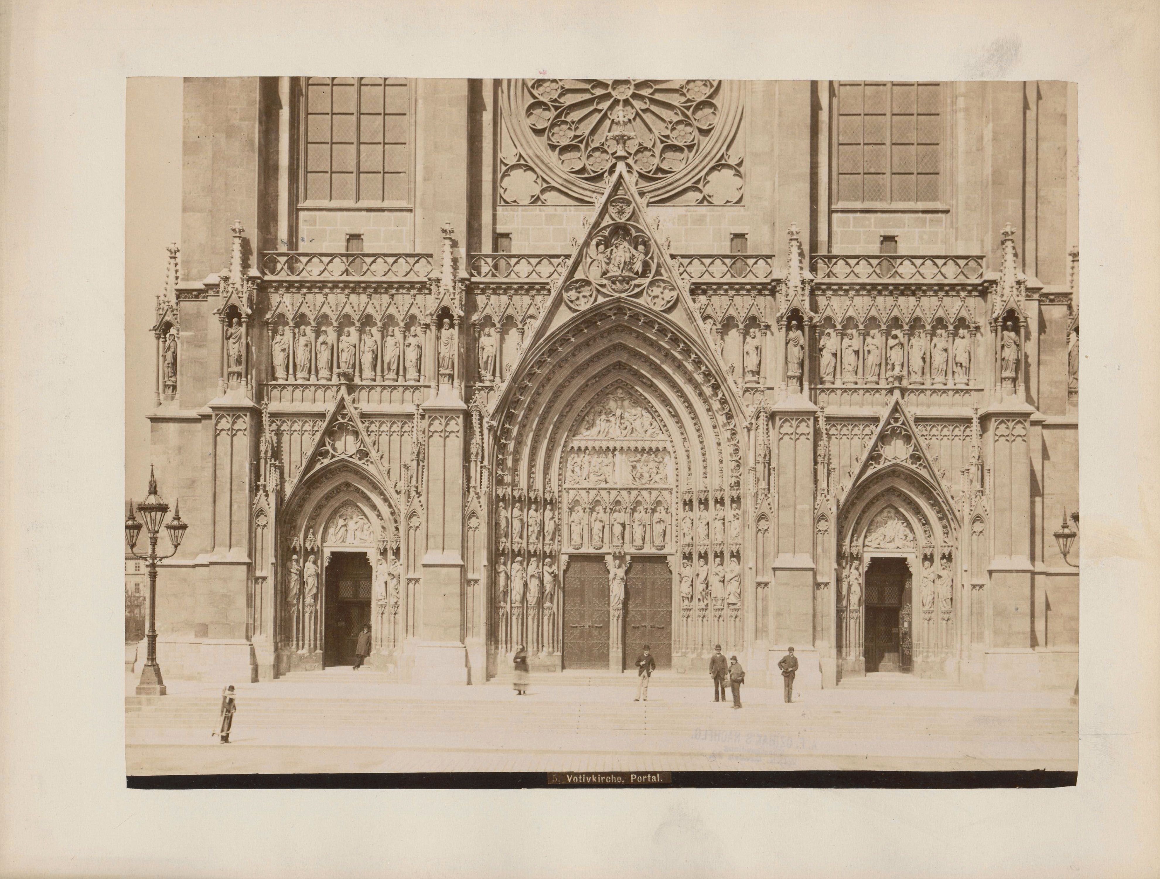 Fotografie (Albuminabzug auf Karton), Votivkirche, Wien, Inv.-Nr. 5573, 25 x 32,5 cm