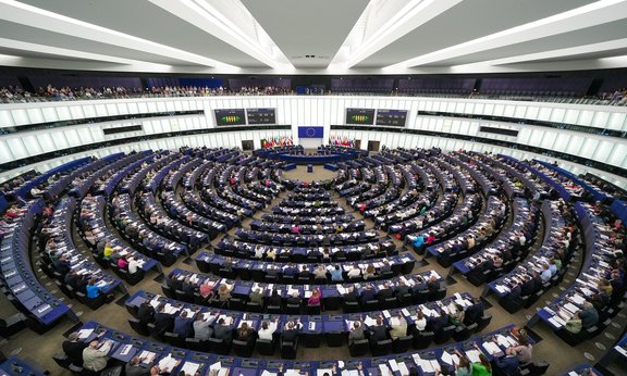 Großaufnahme von einer Sitzung im Europäischen Parlament