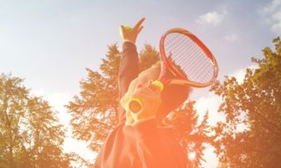 "Service" Aufschlag beim Tennis las Metapher für Dienstleitungen