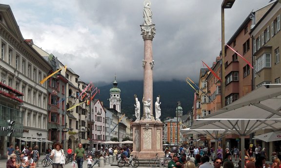 Annasäule Innsbruck vor Rathaus