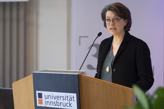 HR Mag. Eva Ramminger, Leiterin ULB