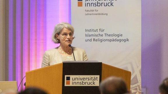 Dekanin der Fakultät für LehrerInnenbildung Univ.-Prof.in Mag.a Dr.in Suzanne Kapelari