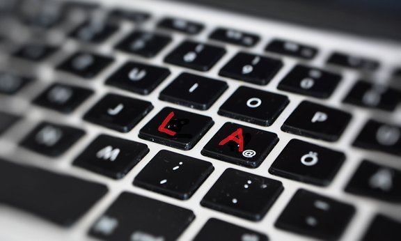 Tastatur mit den Buchstaben LA