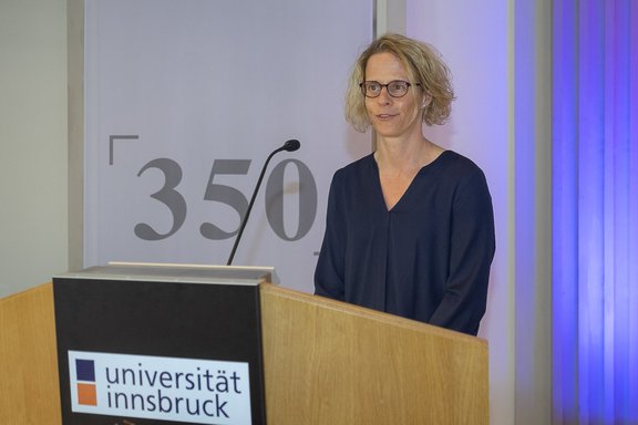 Univ.-Prof. Dipl.-Chem. Dr. Julia Kunze-Liebhäuser, Leiterin Institut für Physikalische Chemie
