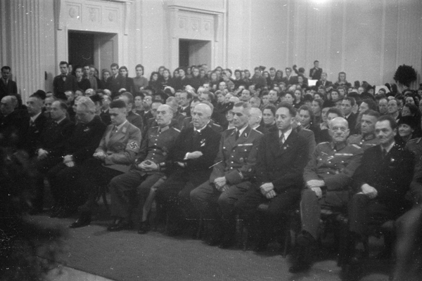 Aufnahmen einer Veranstaltung in der Aula während des Rektorats Raimund Klebelsbergs (1942-1945)