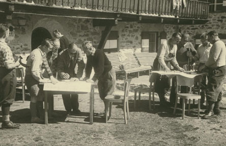 kartenstudium.jpg kartenstudium.jpg