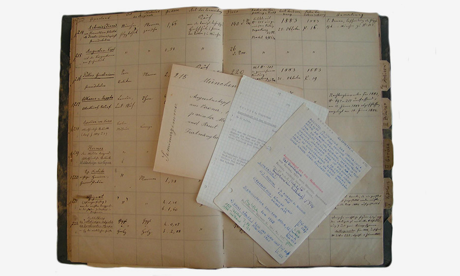 BesucherInnen im Archäologischen Museum