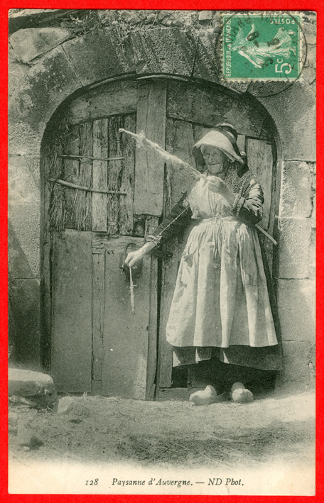 Frau beim Spinnen / woman spinning