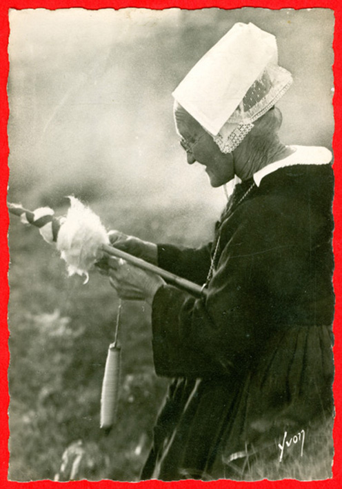Frau beim Spinnen / woman spinning