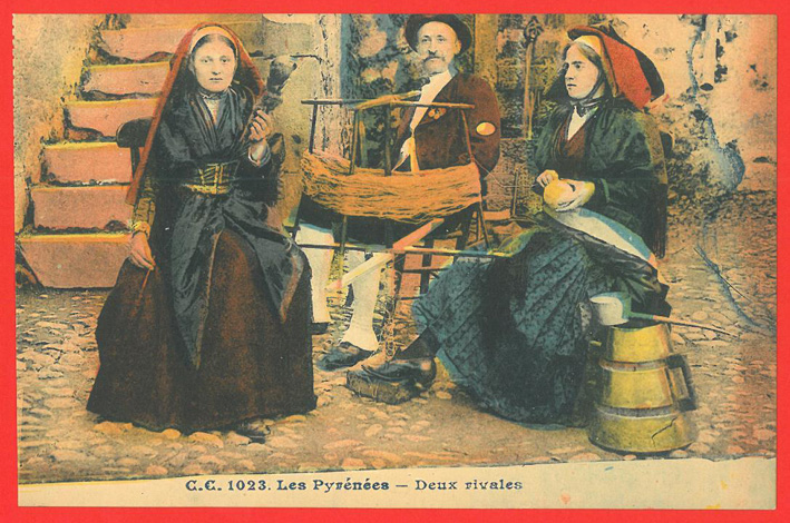 Frau beim Spinnen und Garnwickeln / women spinning and winding yarn