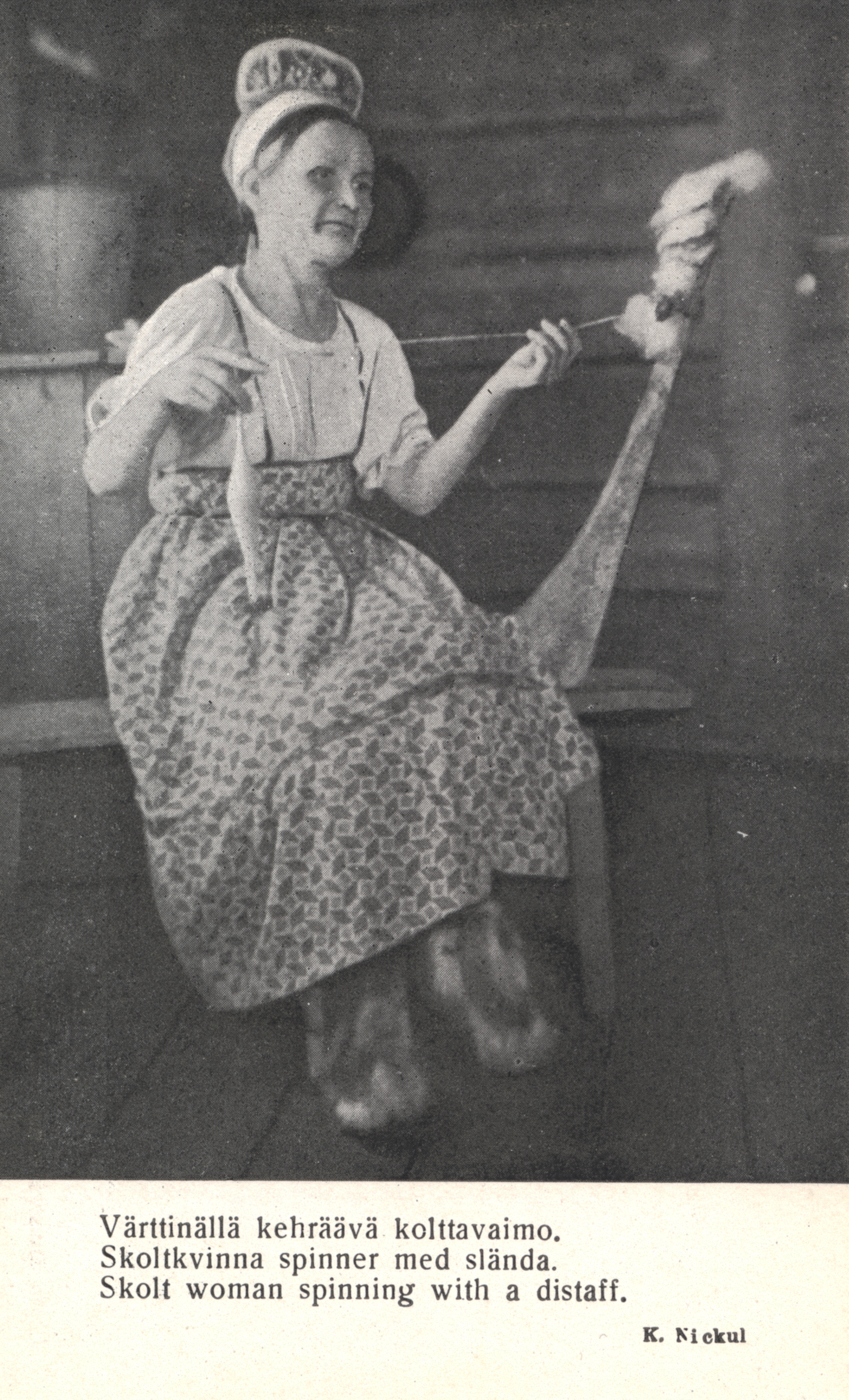 Finnland, spinnende Skoltsamin