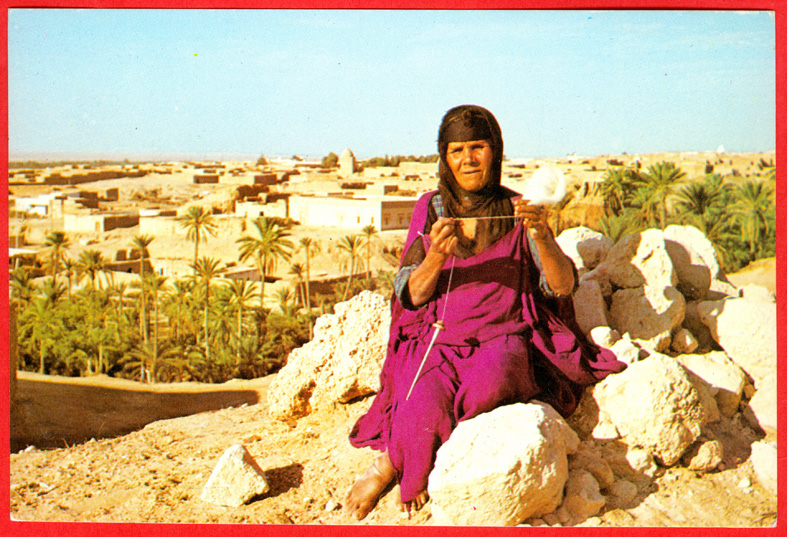 Tunisia, Nefta, woman spinning