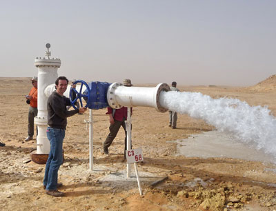 Wasserentnahmestellen inmitten der saharischen Wüste