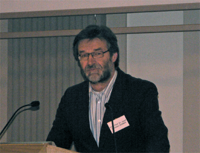 Prof. Dr. Josef Christian Aigner, Leiter des Instituts für Psychosoziale Intervention …