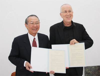 Roland Psenner und Präsident Hwung-Hweng Hwung unterzeichneten ein Memorandum of Unde …