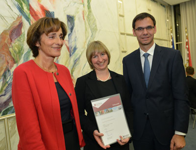Landesrätin Bernadette Mennel und LH Markus Wallner gratulierten Susanne Fenkart (mit …