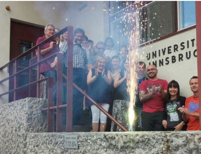 Die AbsolventInnen des Uni-Kurses „Systemisches Arbeiten und Beraten“ feierten ihren  …