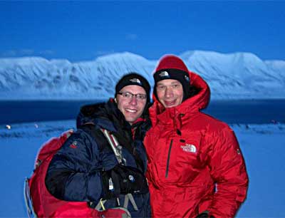 Jakob Abermann und Marc Olefs (v.l.) in Longyearbyen, Spitzbergen.