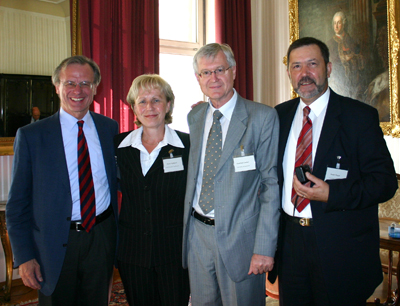 v.l.: Rektor Georg Winckler, Dr. Marie Fojtikova (Tschechien), Rektor Manfried Gantne …