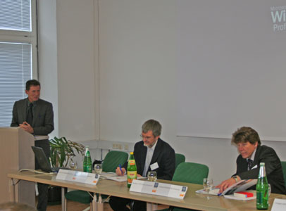 Rektor Töchterle eröffnete die internationale Tagung, rechts: Prof. Andreas Schwarzte