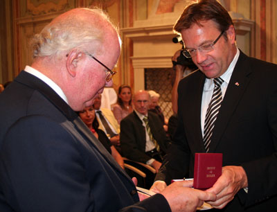 LH Günther Platter überreichte Sebastian Posch erhielt Anfang September das „Österrei …