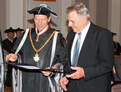 Prof. RNDr. Zdenek Herman (re) erhielt das Ehrendoktorat der Uni Innsbruck
