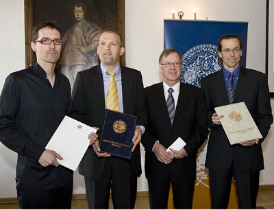 v.l.: Preisträger Norbert Polacek, Preisträger Wolfgang Kofler, Schulamtsleiter Guido …