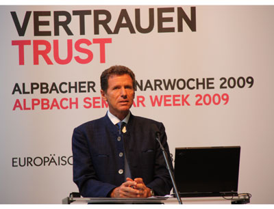 Rektor Karlheinz Töcherle bei der Begrüßung zum Tiroltag 2009