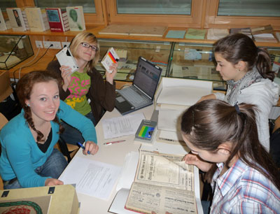 SchülerInnen des BRG/BORG Telfs verbrachten kürzlich einen Archiv-Tag im Forschungsin …
