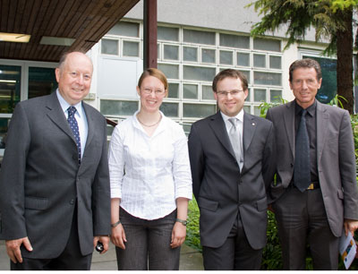 v.l.:Sosnovsky-Preis Koordinator Joachim Schantl, Preisträgerin Katrin Winkel, Forsch …