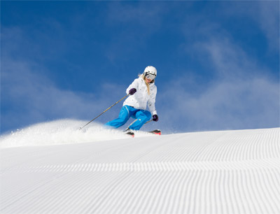 Weibliche Skifahrerinnen haben ein zwei- bis dreifach höheres Risiko sich eine VKB-Ve …