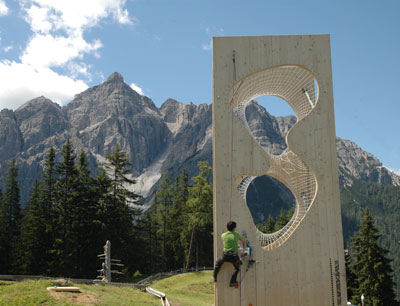 Der cut.enoid.tower entstand im Rahmen einer Lehrveranstaltung an der Fakultät für Ar …