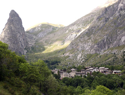 Chiappera ist ein Ortsteil der Gemeinde Acceglio (Piemont), die massiv von Abwanderun …