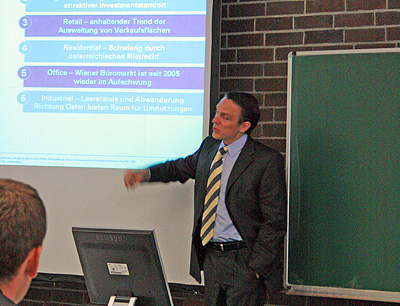 Dr. Sven Bienert bei seiem Vortrag
