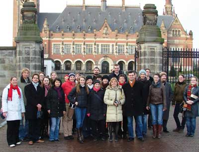 Studiernde der Uni Innsbruck besuchten internationale Gerichtshöfe in Den Haag. [Foto …