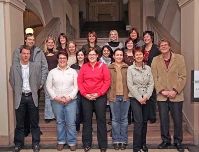Die LehrgangsteilnehmerInnen mit einigen der Lehrpersonen und VR Wolfgang Meixner