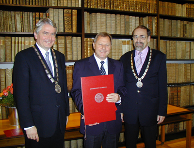 v.l. Rektor der Universität Salzbrug Heinrich Schmidinger, Prof. Dr. Dr.h. c. Kurt Ha …