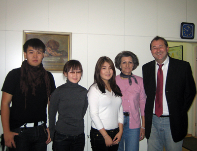 Die Studierenden aus Jakutsk mit Frau Watzdorf und Herrn Aichner.