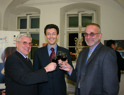 v.l. Generalmajor Herbert Bauer, Prof. Alexander Siedschlag und Vizerektor Martin Wie …